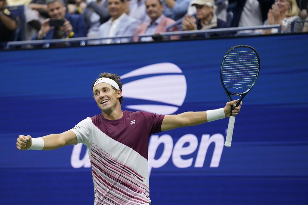 Casper Ruud mantiene posibilidades de llegar a la cima del tenis masculino