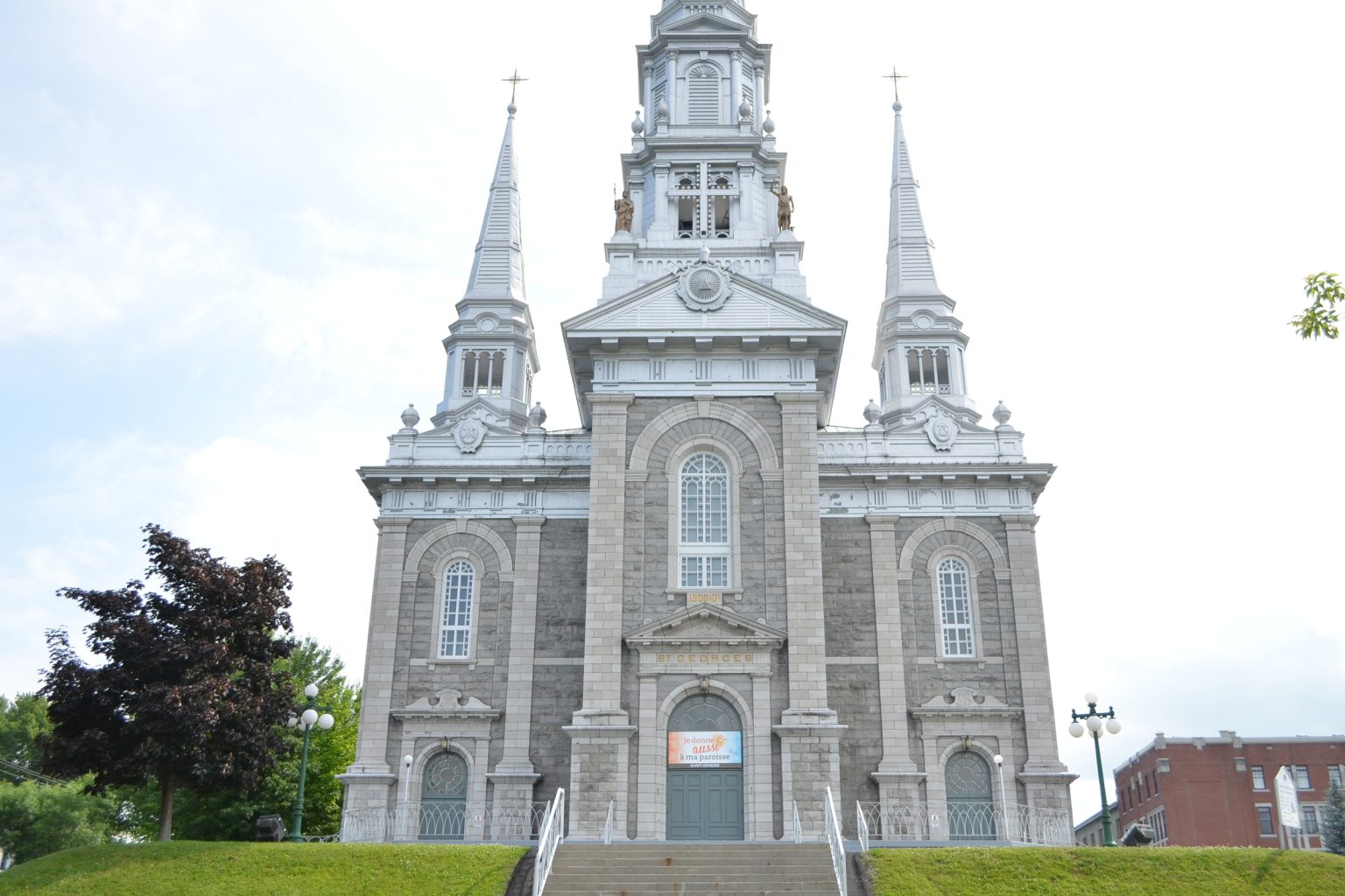 Mise en lumière de l'Église de en 2024 L’Éclaireur Progrès